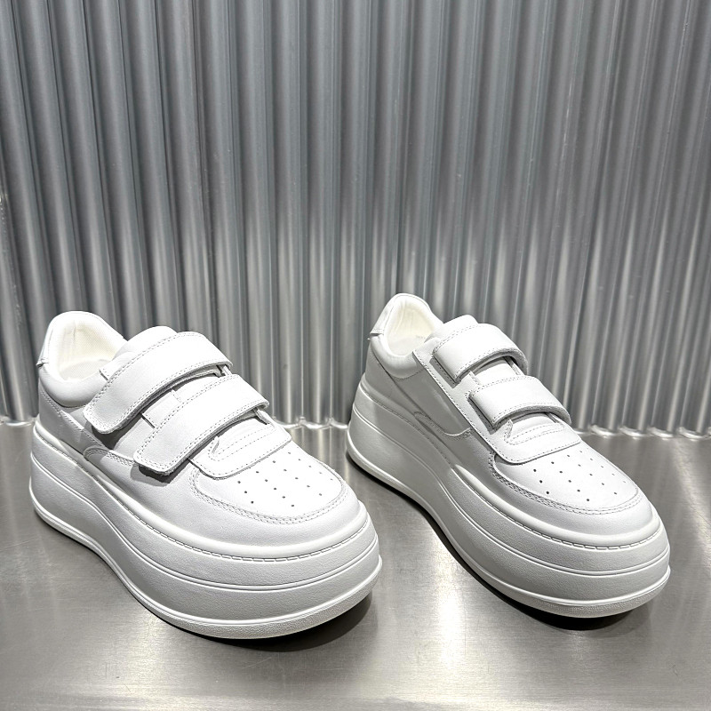 欧洲站女鞋2026年早春新款欧货真皮圆头厚底小白鞋松糕底休闲鞋