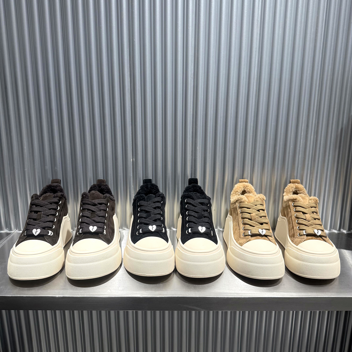 乐魔欧美风厚底圆头时尚休闲鞋女