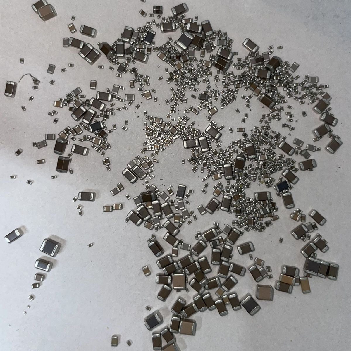 全新混装贴片电容维修包贴片大小混装电容元件 贴片独石电容MLCC,电子元器件市场,电子专用材料,淘宝优惠券,粉丝福利购,淘宝优惠卷