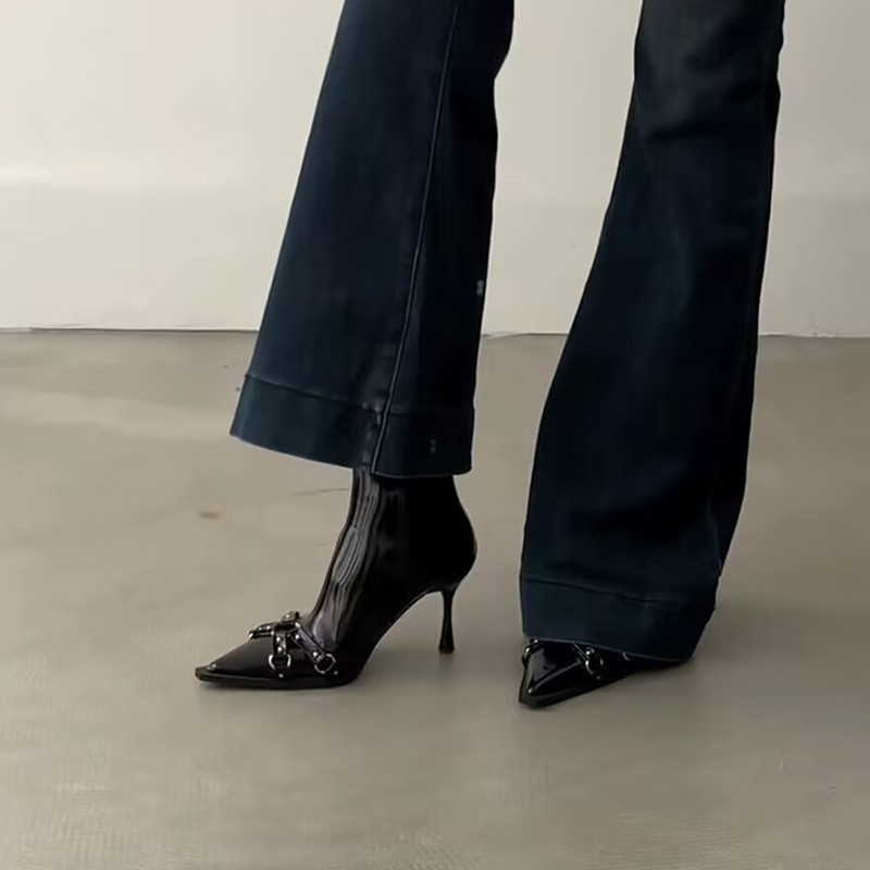 黑色尖头侧拉链细跟短靴女