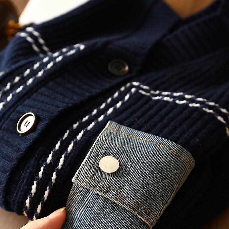 淘么淘 时髦精穿搭加厚粗针牛仔拼接V领羊毛开衫宽松毛衣外套女冬