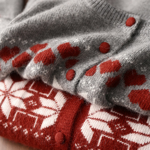 淘么淘 圣诞氛围拉满 撞色爱心雪花提花羊毛兔毛圆领针织开衫新款