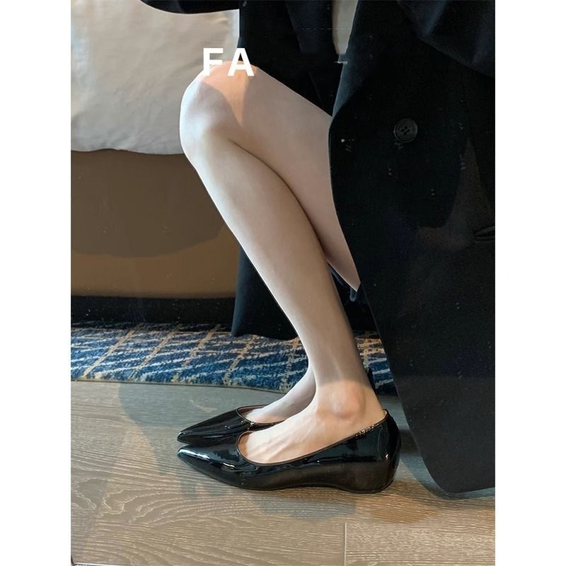 配长裙的鞋子2025年秋冬新款法式黑色内增高尖头平底鞋女浅口鞋子