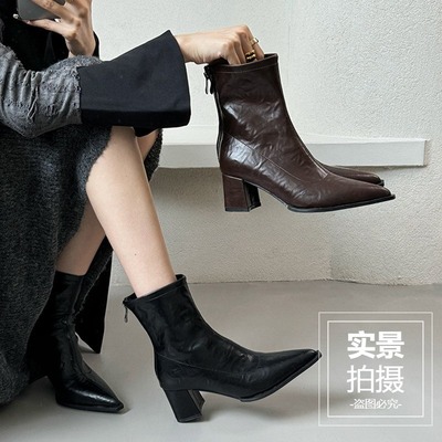 法式绝美小短靴尖头短靴女秋冬女靴小众瘦瘦设计感粗跟高跟短筒靴