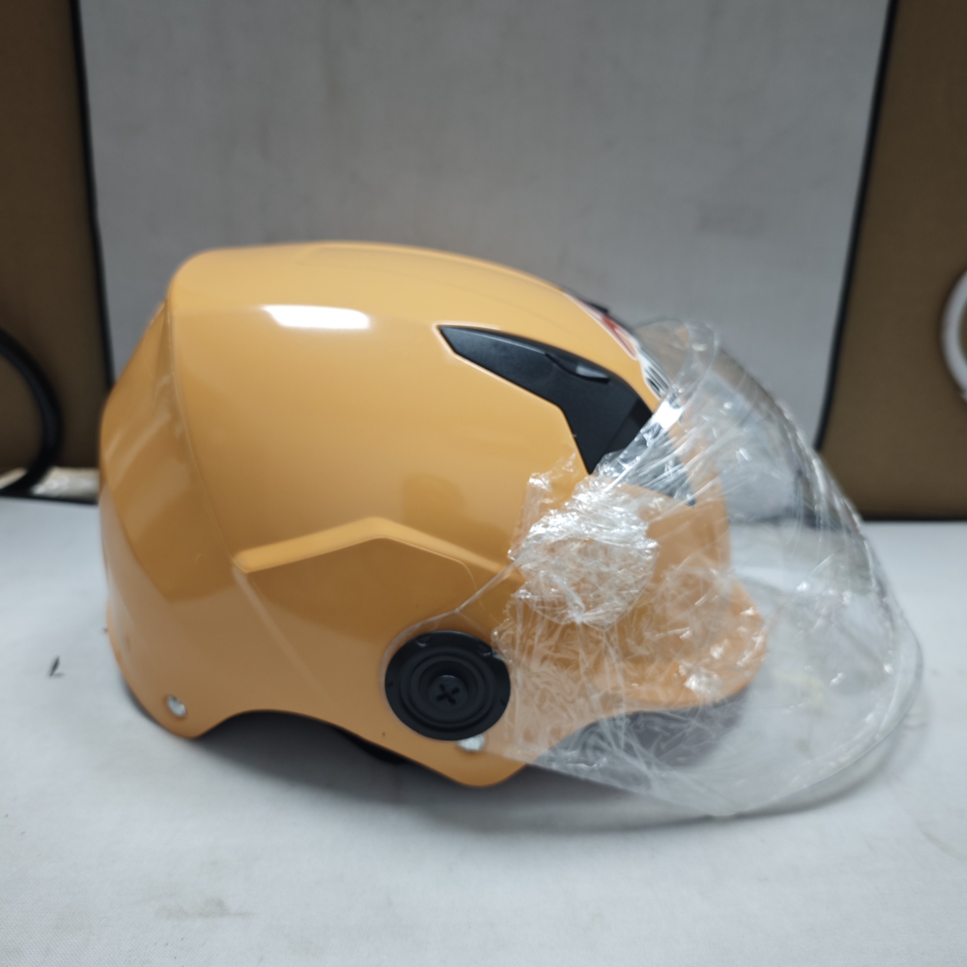 电动车头盔男女四季通用电瓶车摩托车安全头盔款式颜色随机发