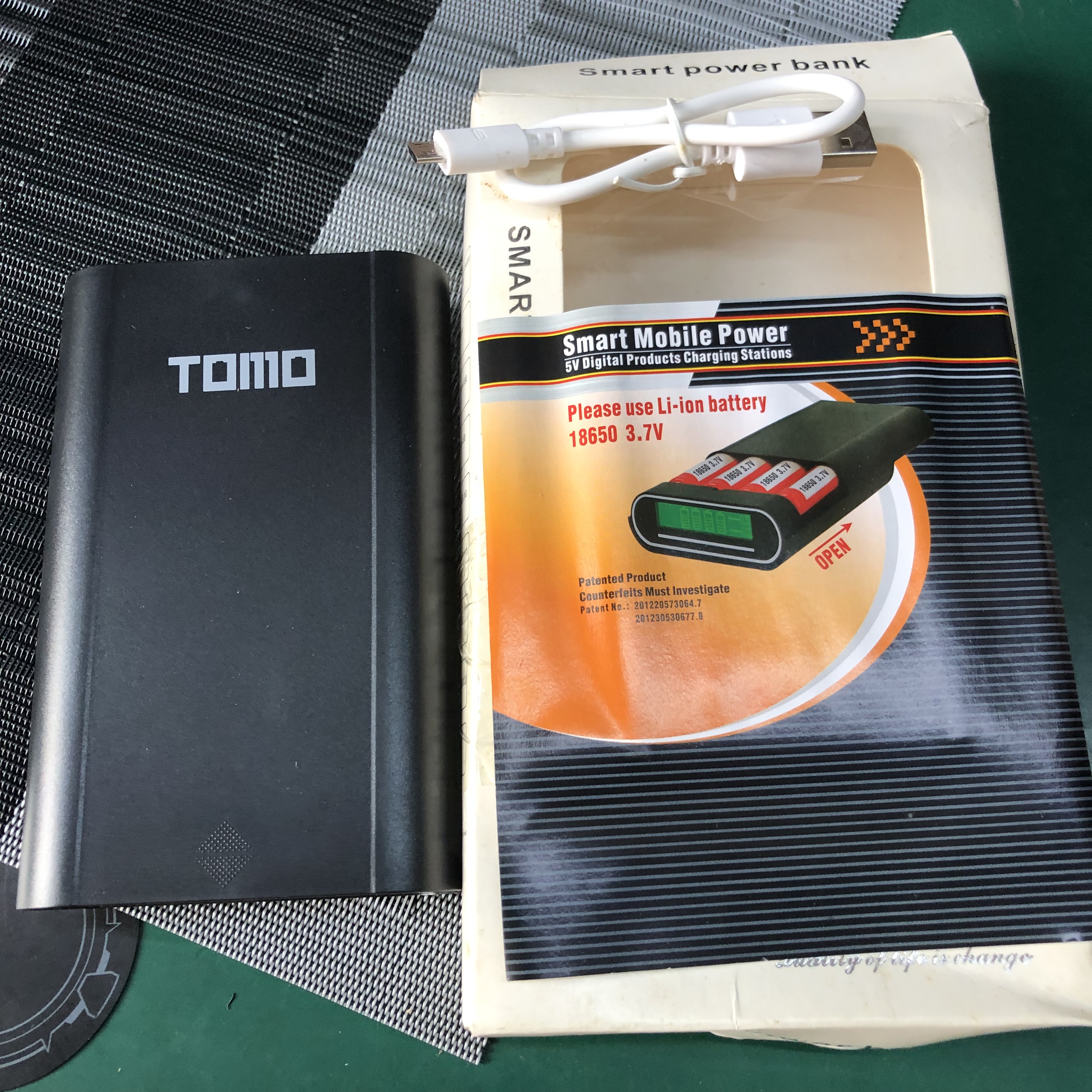 TOMO移动电源盒P4跨境外贸爆款智能充电器兼多功能4槽18650充电器