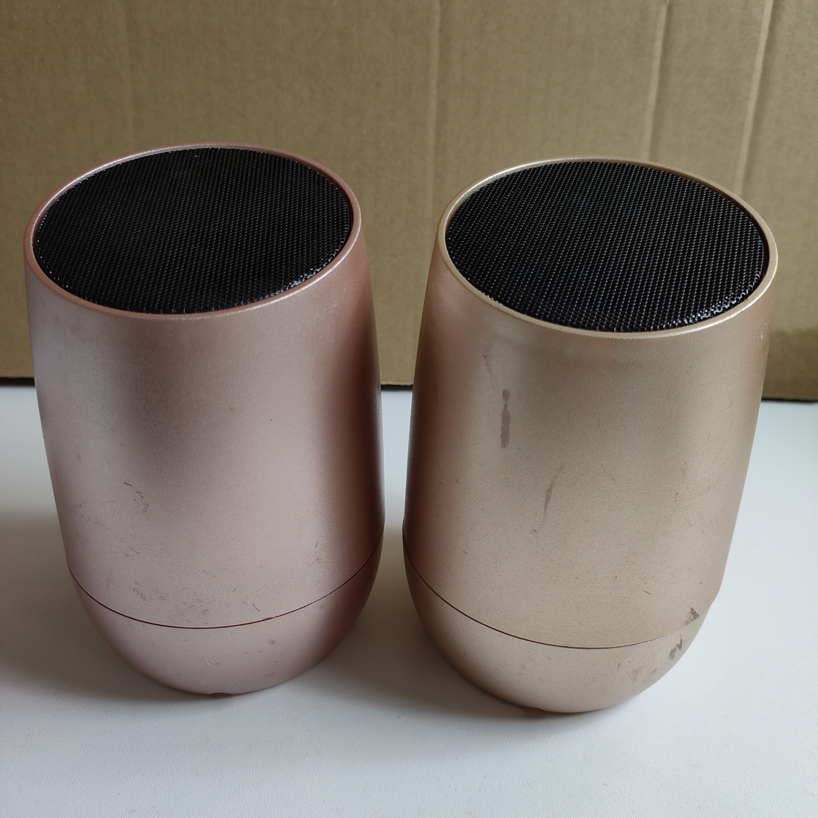 音箱裸机没有包装的，不包好坏。便宜处理有配充电线