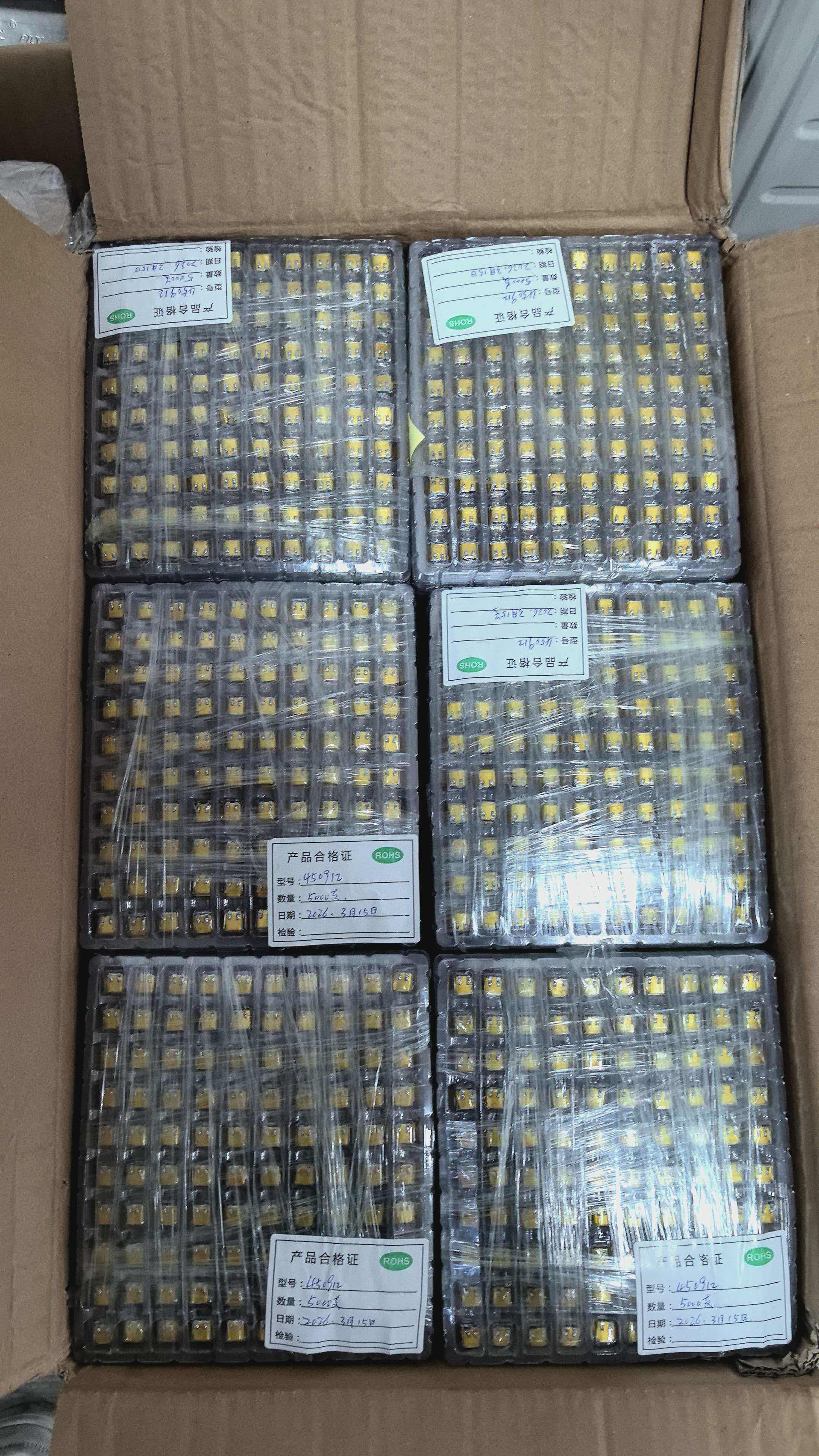 修耳机用的。聚合物电池400909。