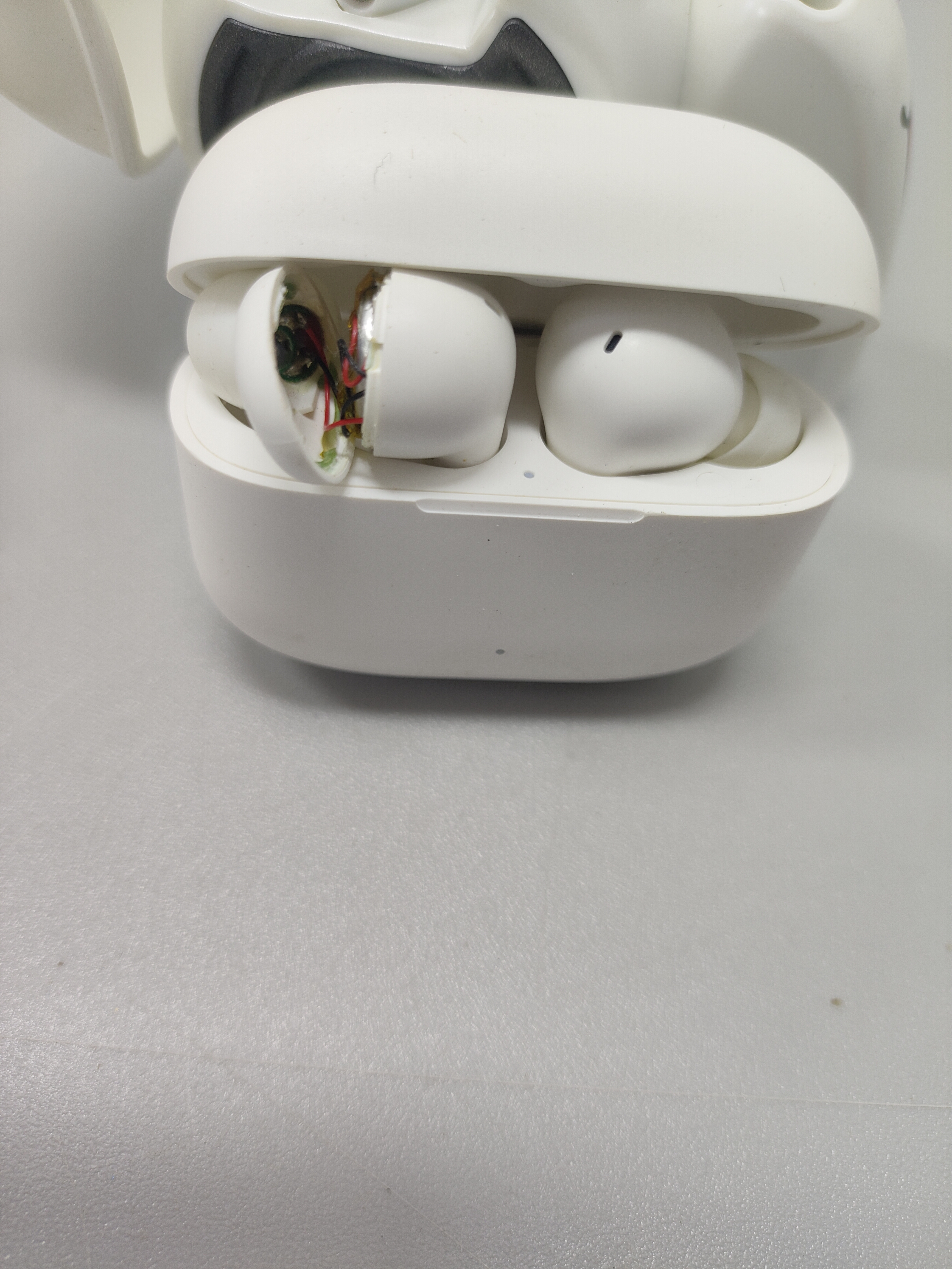 造型可爱独特蓝牙耳机和耳机仓 当配件 款式随机发 不包好坏DIY