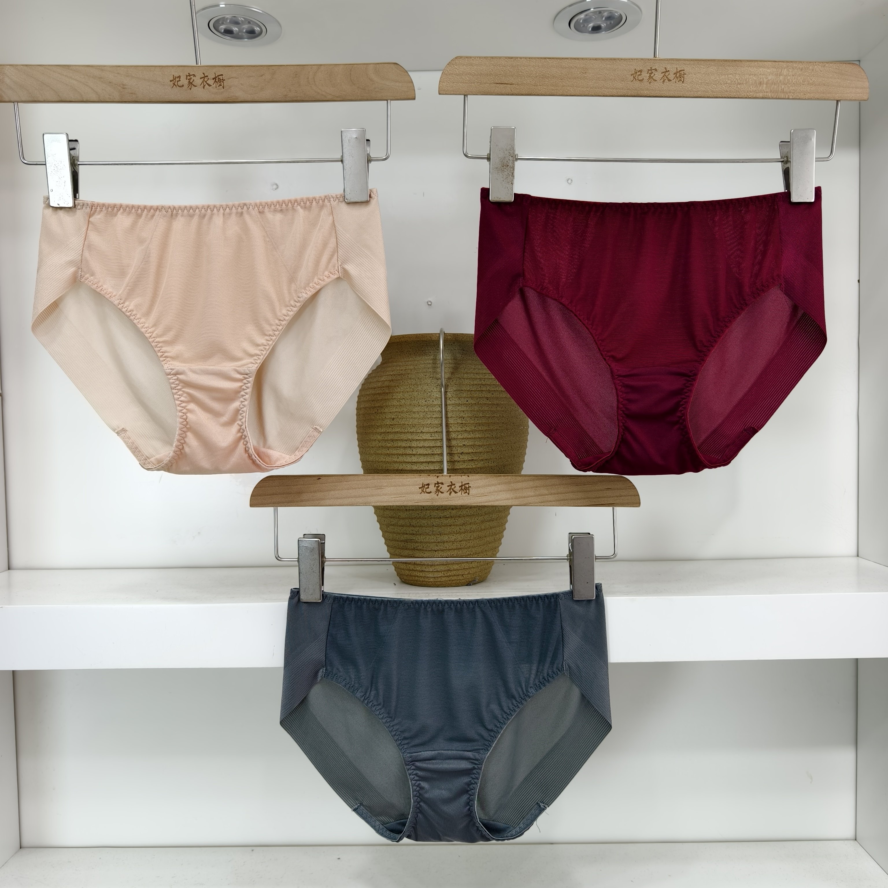 VS牛奶丝25新出口韩国原单柔软舒适百搭中高腰肤色女士内裤三角裤