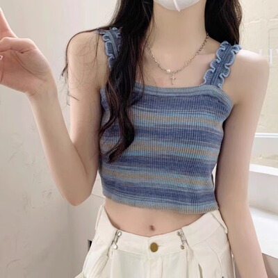 设计感别致木耳边吊带上衣