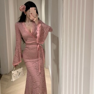 大码 连衣裙女秋纯欲风内搭收腰显瘦包臀裙 气质辣妹蕾丝V领喇叭袖