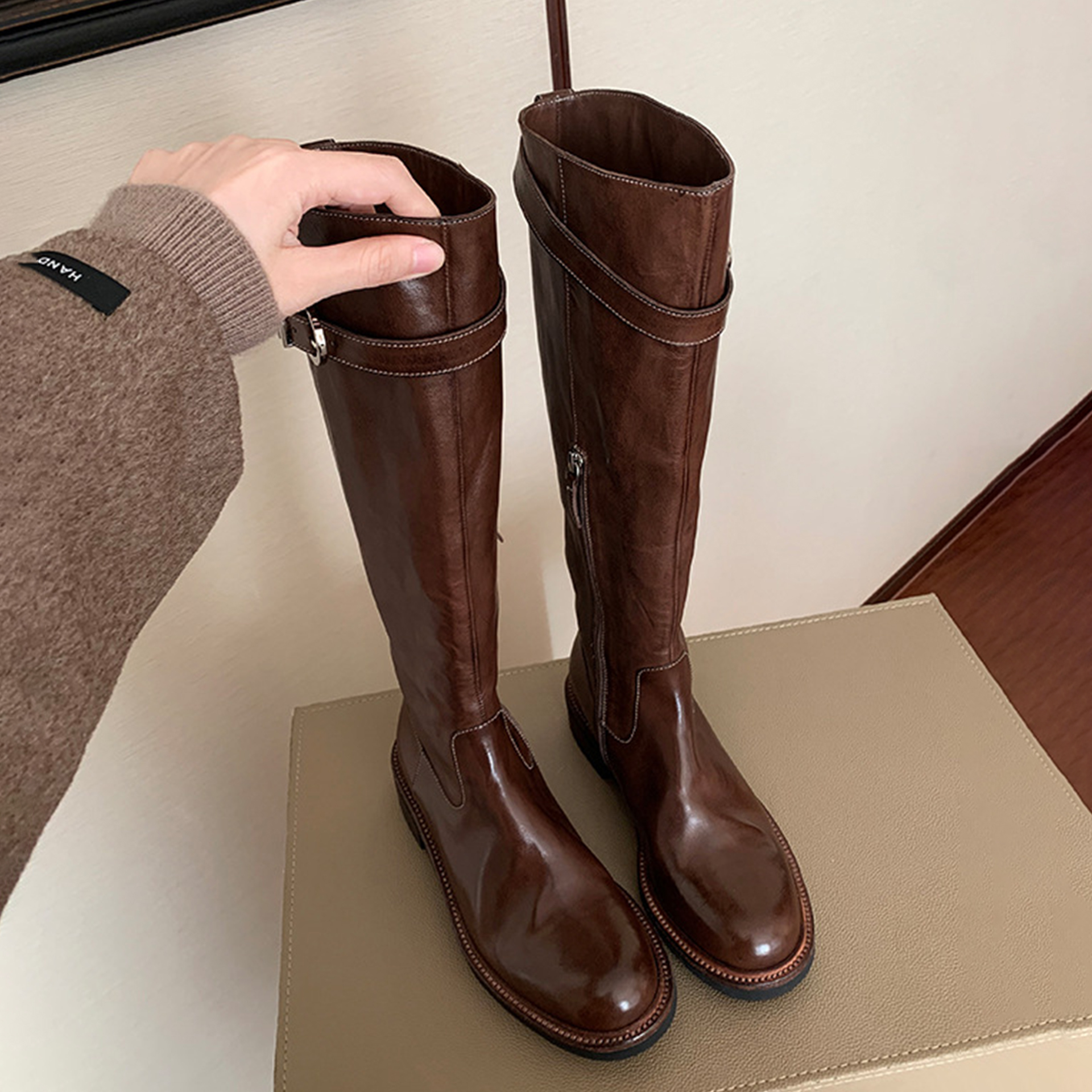 真皮版～长筒靴女皮带扣秋冬复古美拉德靴棕色显瘦粗跟高筒骑士靴