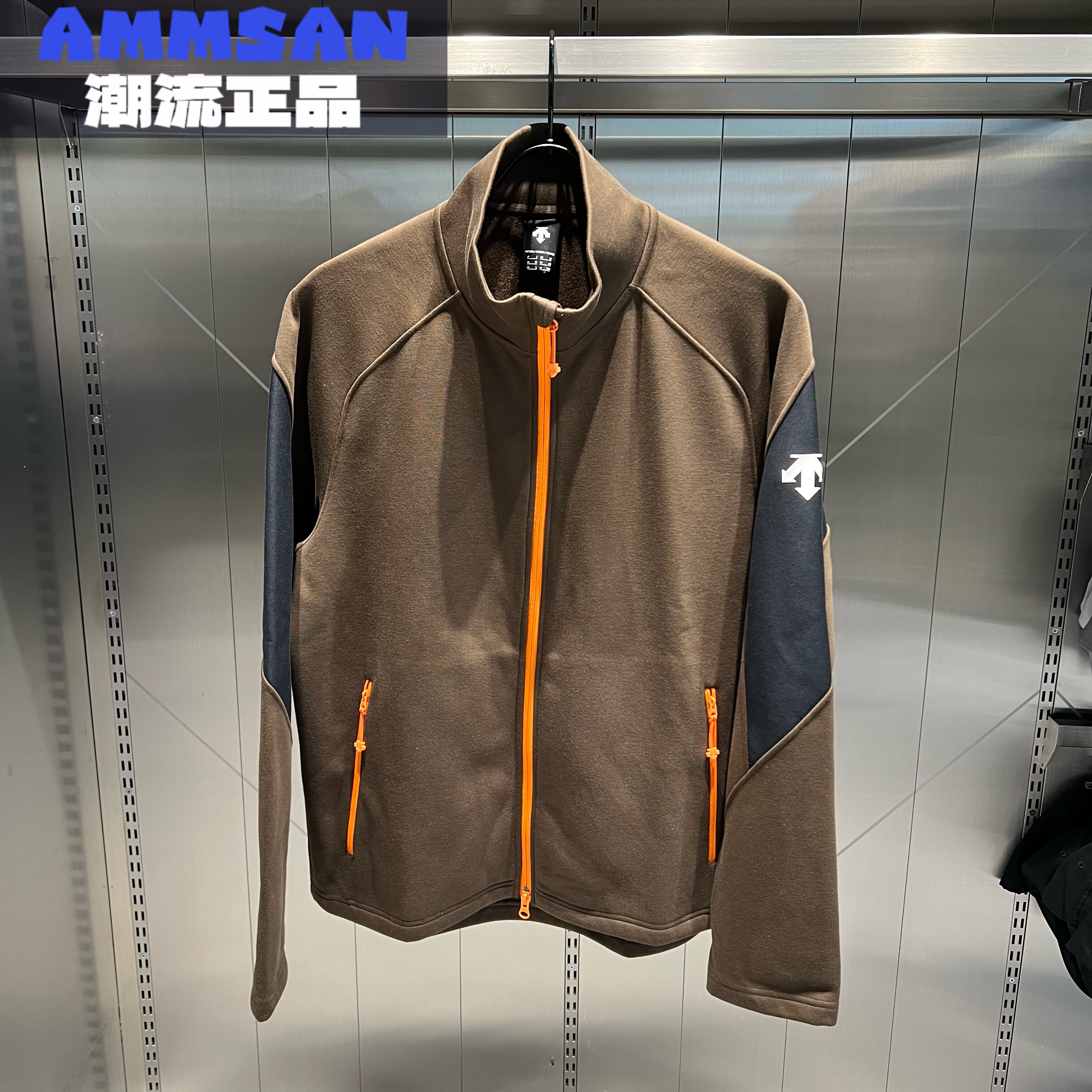 迪桑特DESCENTE SNOWBOARD中性款复古美拉德立领夹克D4433OKT50