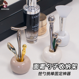 面霜小勺子收纳架固定器眼霜挖勺面膜刷置物神器大拇指唇刷戒指环