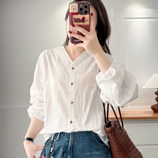 大码春季法式温柔风白色V领刺绣镂空衬衫女长袖气质百搭文艺上衣