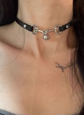 暗黑甜酷辣妹小众设计感choker皮质铃铛项圈哥特百搭颈链女