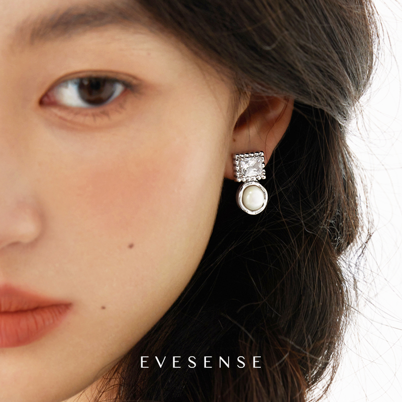 高级简约银色方钻白贝耳环