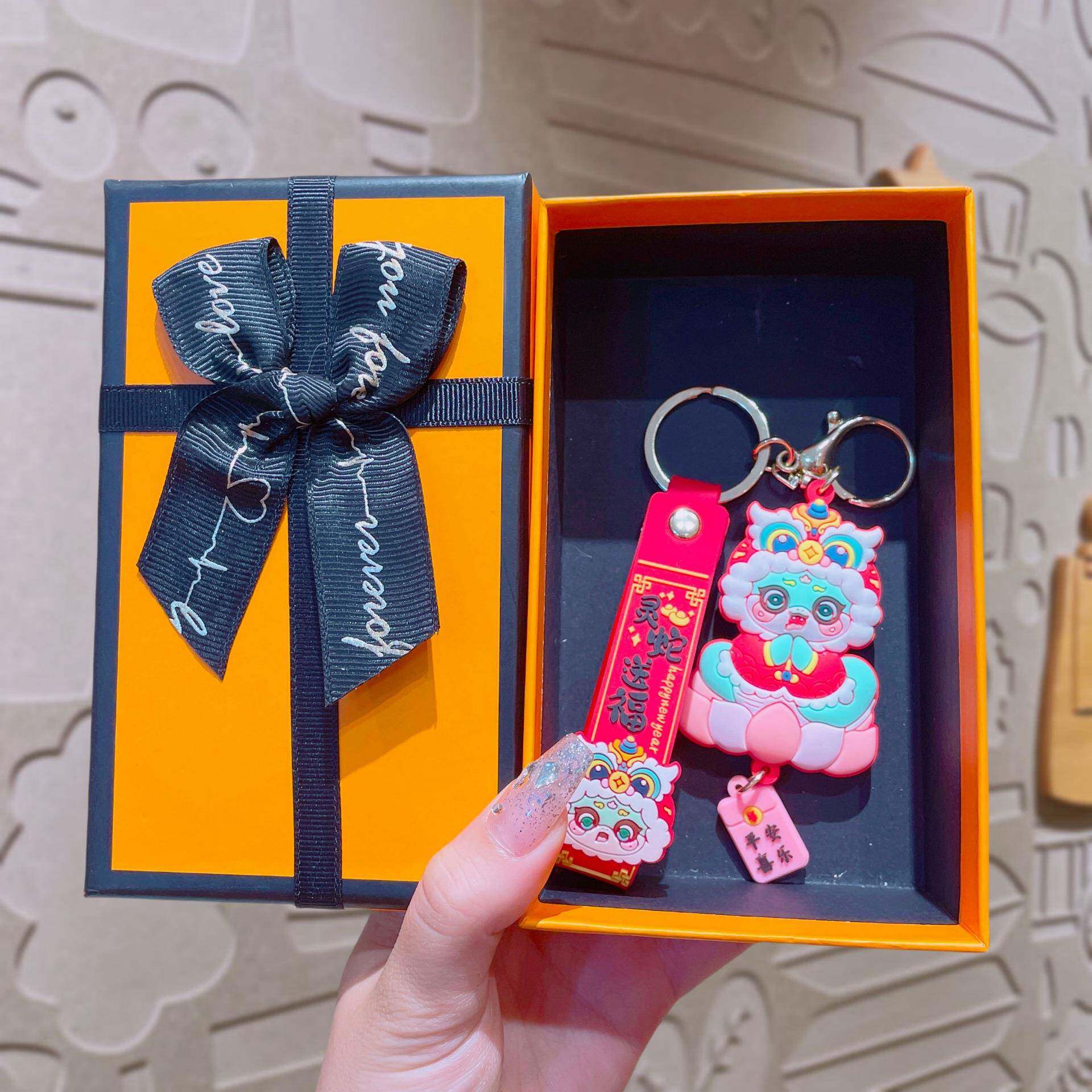 2025年蛇年钥匙扣国潮吉祥蛇生肖公仔钥匙链挂饰小礼品书包小挂件