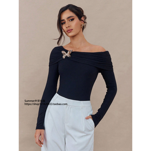 一字肩蝴蝶胸针修身长袖T恤上衣Bow brooch off shoulder T-shirt