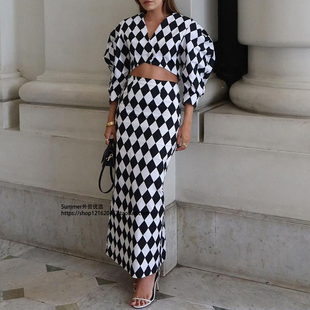 欧美黑白格纹泡泡袖露脐上衣半身裙套装 Plaid top and skirt set