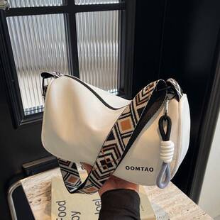 专柜品牌帆布包女大容量新款ins百搭宽肩带饺子包时尚小众设计斜