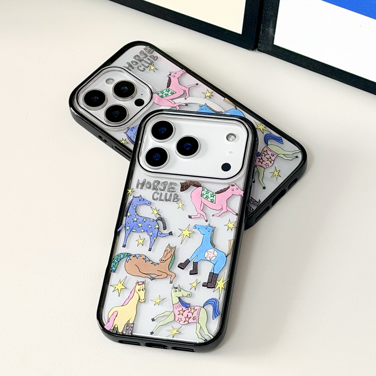 全新壳体适用苹果17全包相机键18promax手机壳15Pro彩虹马俱乐部iphone14透明16保护套学生原创马年插画图片