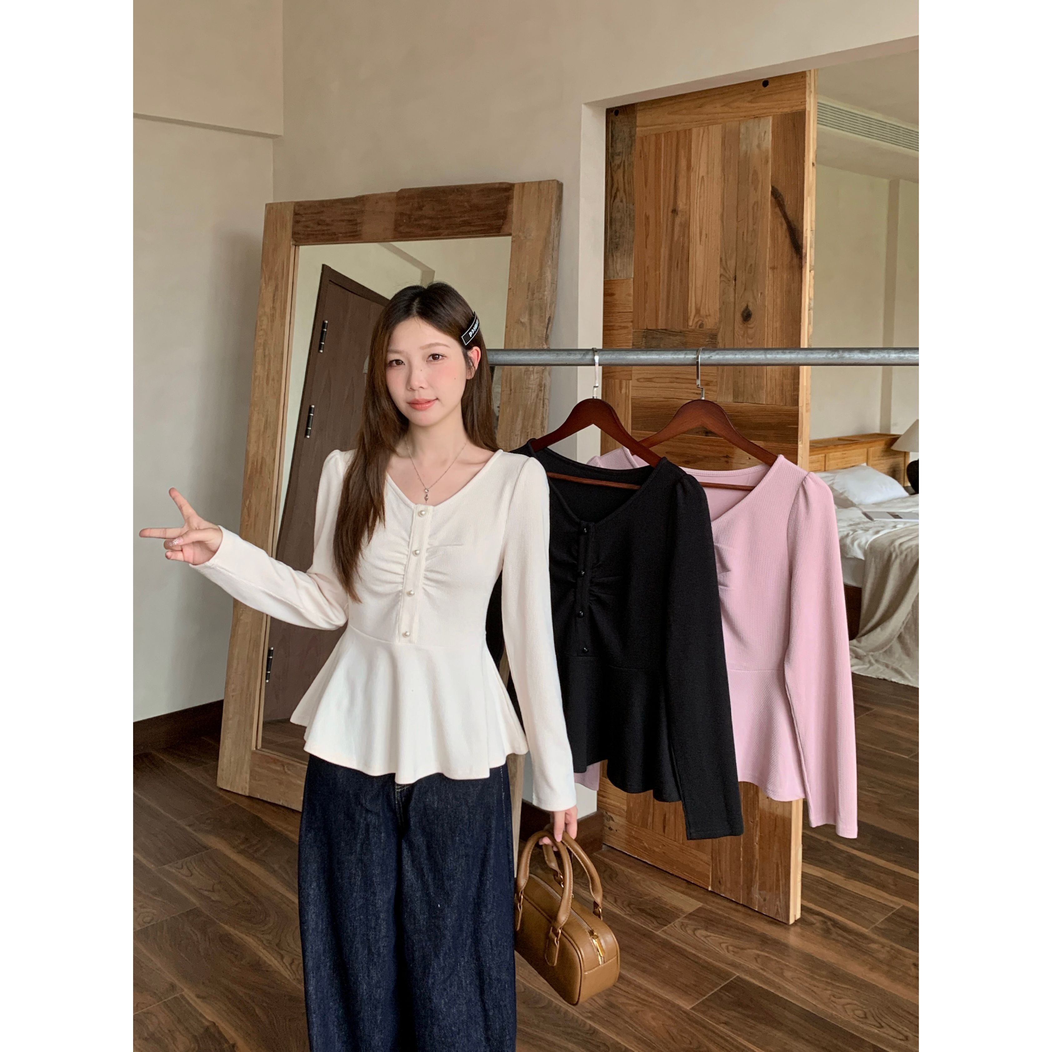 高级感黑色V领正肩长袖T恤女2025早秋新款大码胖mm荷叶边下摆上衣