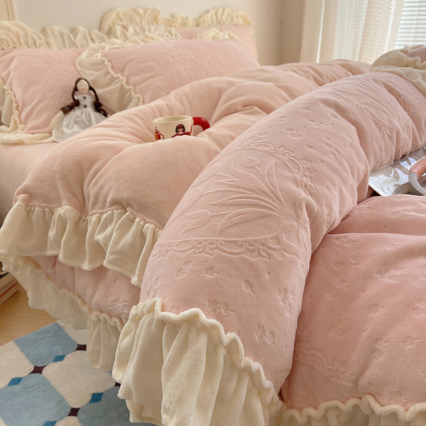 小红书推荐韩式简约雕花牛奶绒床上四件套双面保暖珊瑚绒被套床单