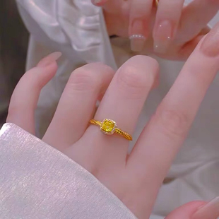 金包银小方糖戒指女时尚轻奢小众黄钻镶嵌水晶食指戒子