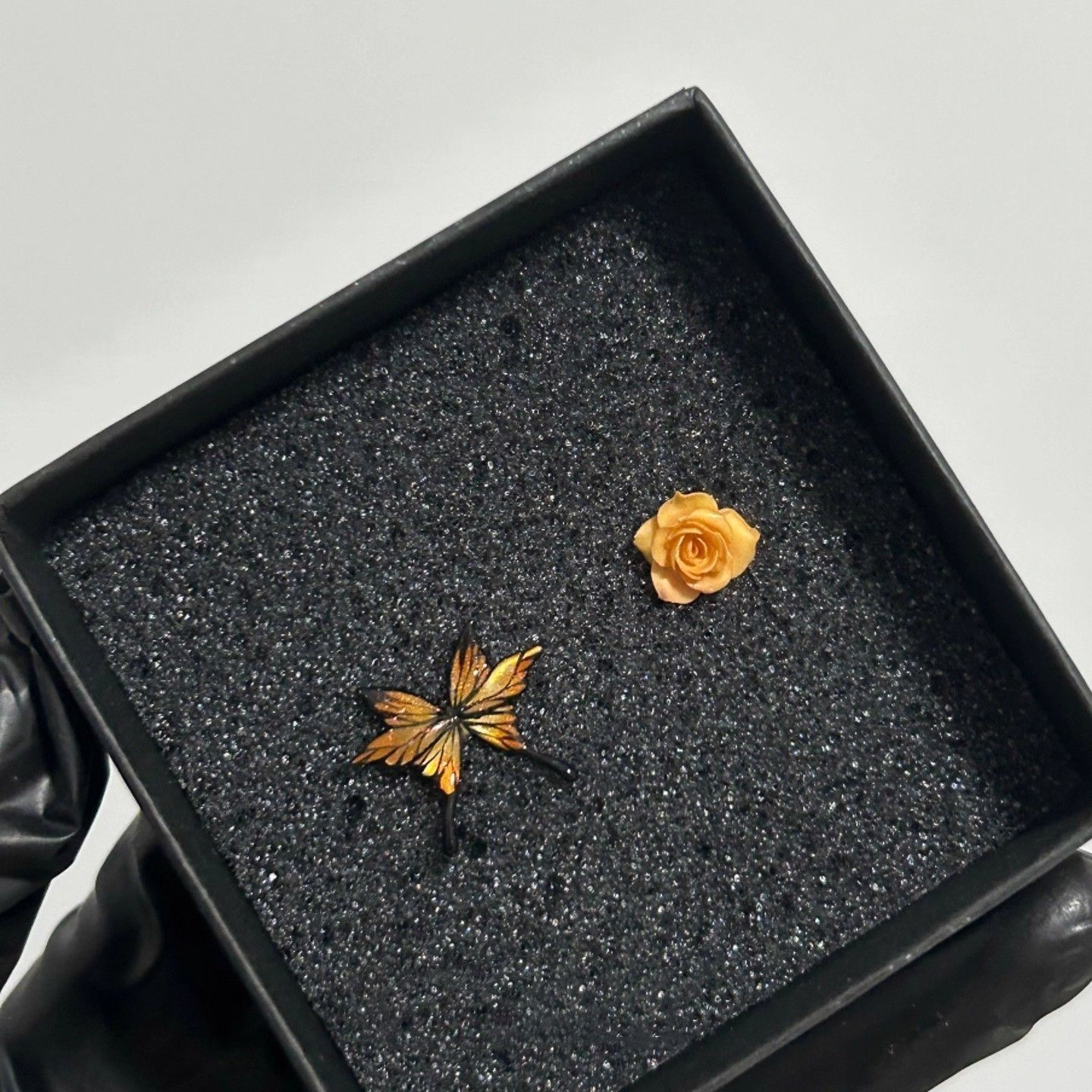 “枯叶蝶”早秋新款落日蝴蝶玫瑰耳钉mini养耳洞简约百搭韩系ins