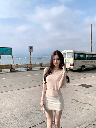 Yumeo钰 天鹅湖～自留软玉粉温柔纯欲针织斗篷披肩吊带两件套