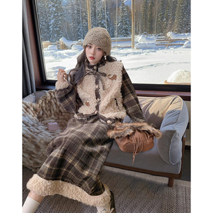 2025秋冬新款复古慵懒风羊羔毛拼接格子毛呢外套半裙套装甜美小众