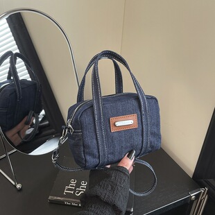 牛仔布包女秋冬2026新款小众设计斜挎包韩版高级感洋气手提枕头包