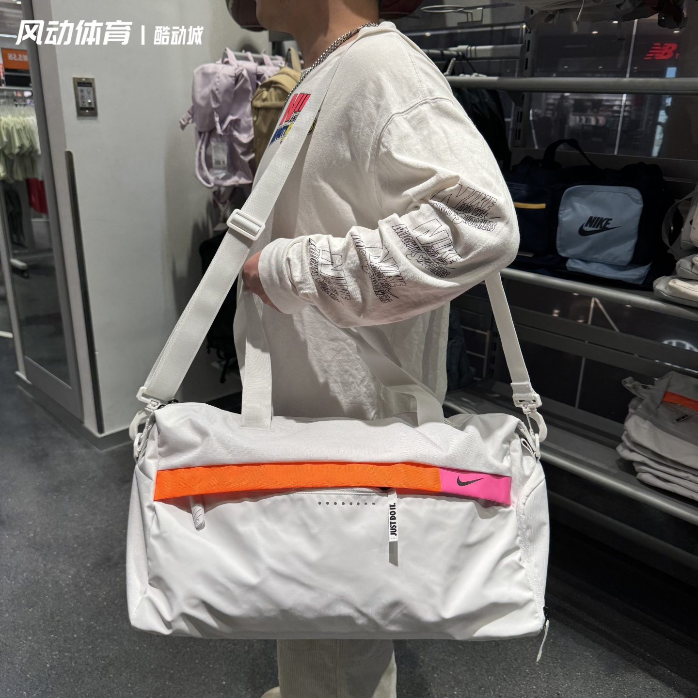 正品Nike耐克新款男女休闲训练运动健身单肩斜挎包背包CU1489-094