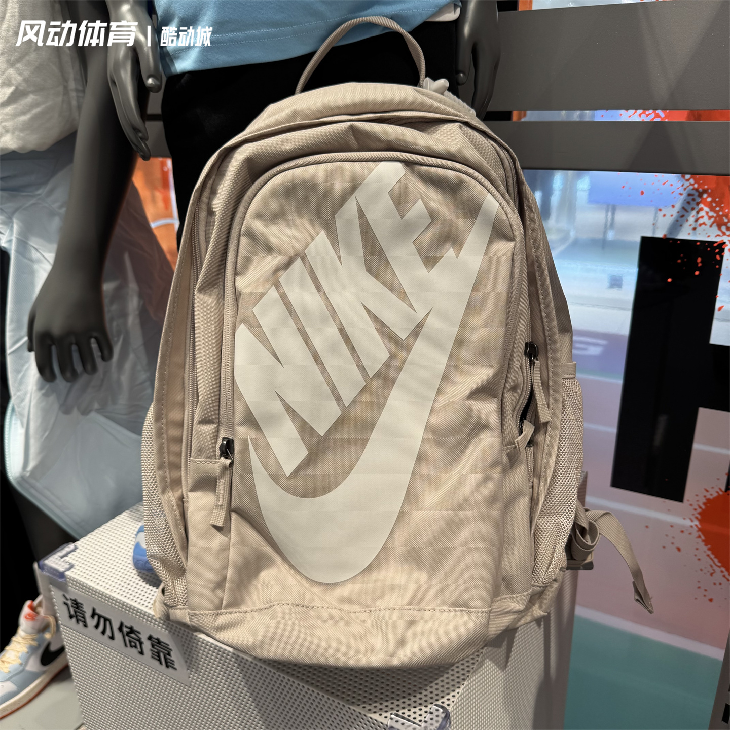 Nike情侣大容量旅行双肩背包书包