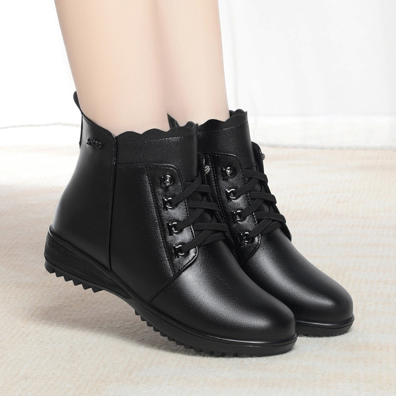 真皮妈妈鞋女冬季加绒加厚保暖棉鞋中老年短靴女平底防滑马丁靴