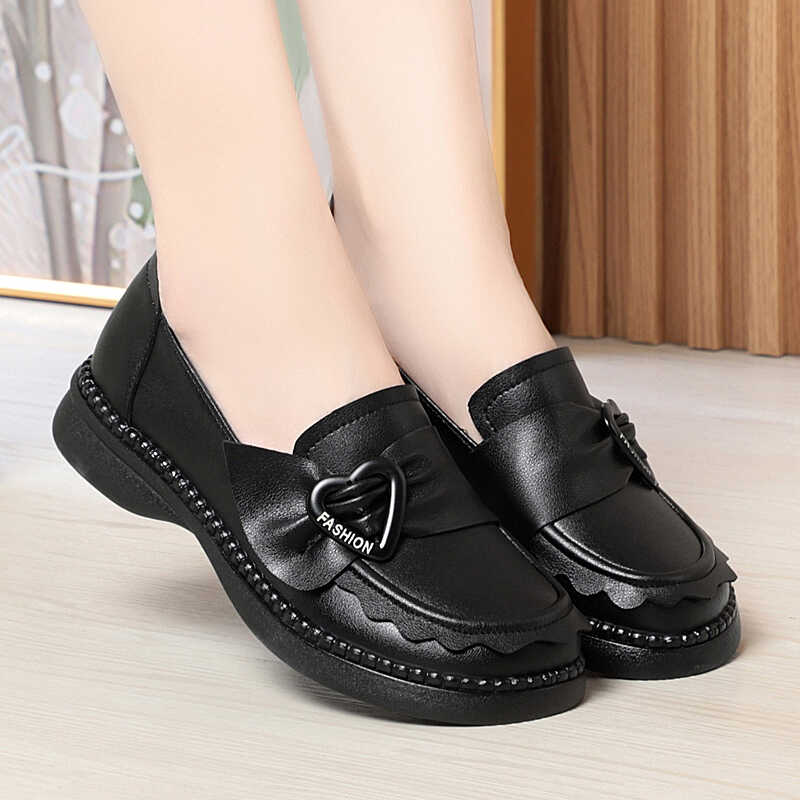 一脚蹬休闲真皮防滑妈妈鞋软底