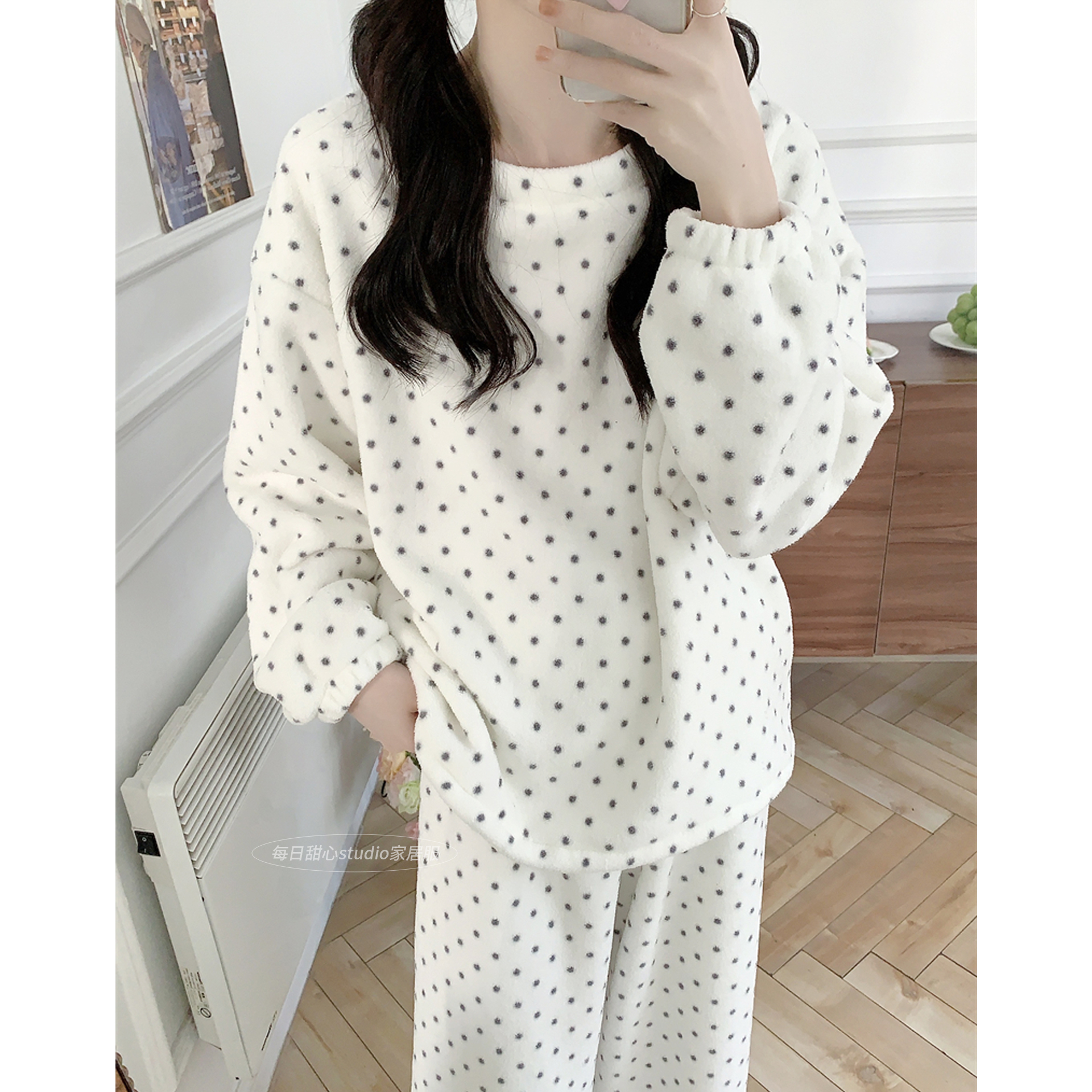 韩版ins波点珊瑚绒睡衣女款秋冬季加厚可爱圆领长袖法兰绒家居服