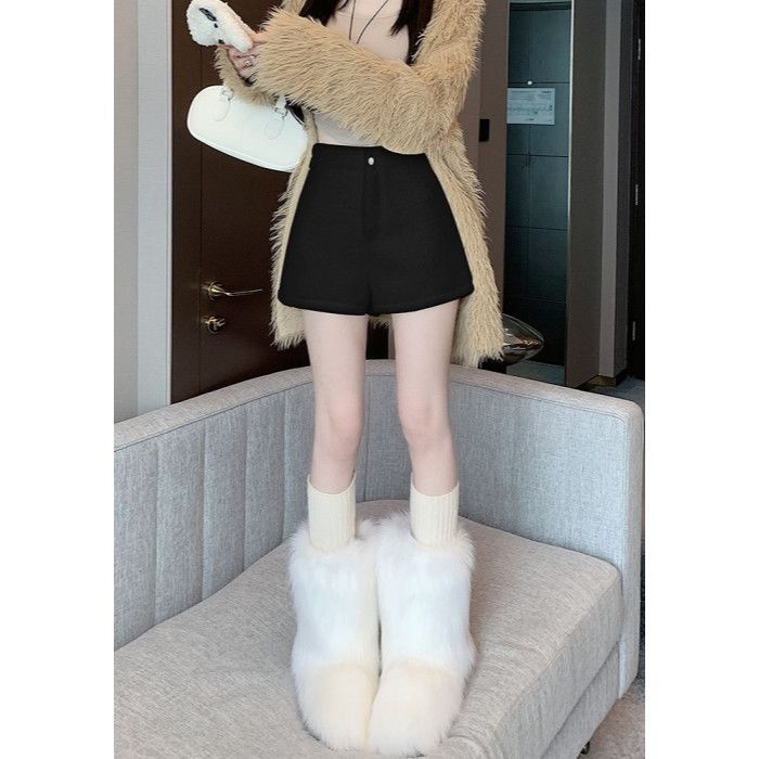 简约纯色A字春秋冬季女阔腿短裤子女加厚毛绒绒辣妹显瘦休闲高腰