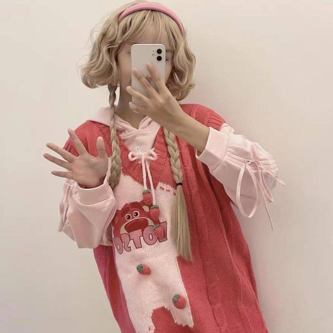 惊喜依依可爱草莓针织毛衣马甲jk背心宽松学院风刺绣甜美森女风