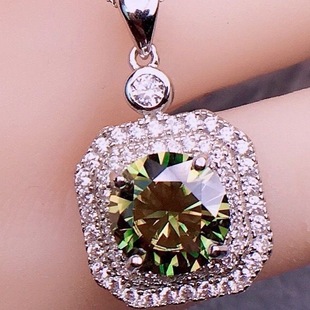 天然三克拉莫桑钻吊坠五彩缤纷绿莫桑火彩超好璀璨绿色精工镶嵌