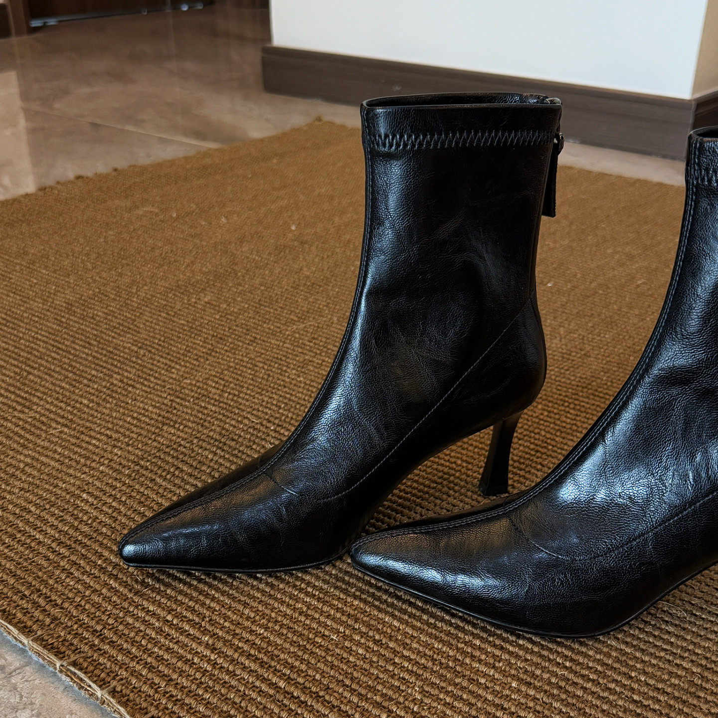 秋冬真皮尖头高跟瘦瘦短靴女