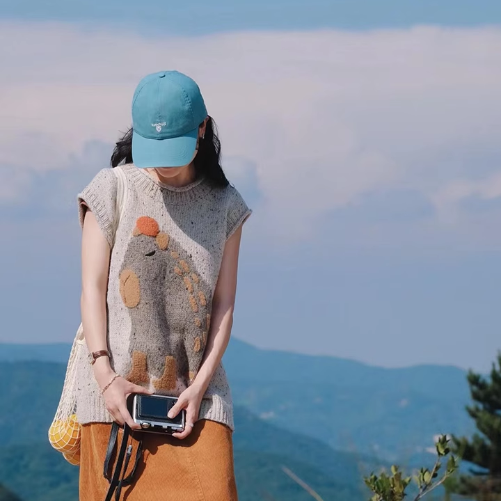 【现货】森系穿搭小香风多巴胺灰色卡通针织背心马甲