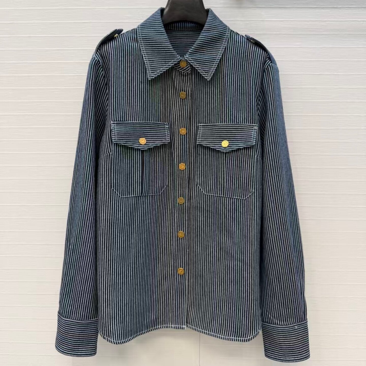 深圳南油工装风双口袋进口牛仔布单排金属扣高腰中长款衬衫上衣女