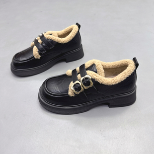 真皮女鞋2025冬新款粗跟圆头英伦风小皮鞋复古皮带扣加绒乐福鞋潮
