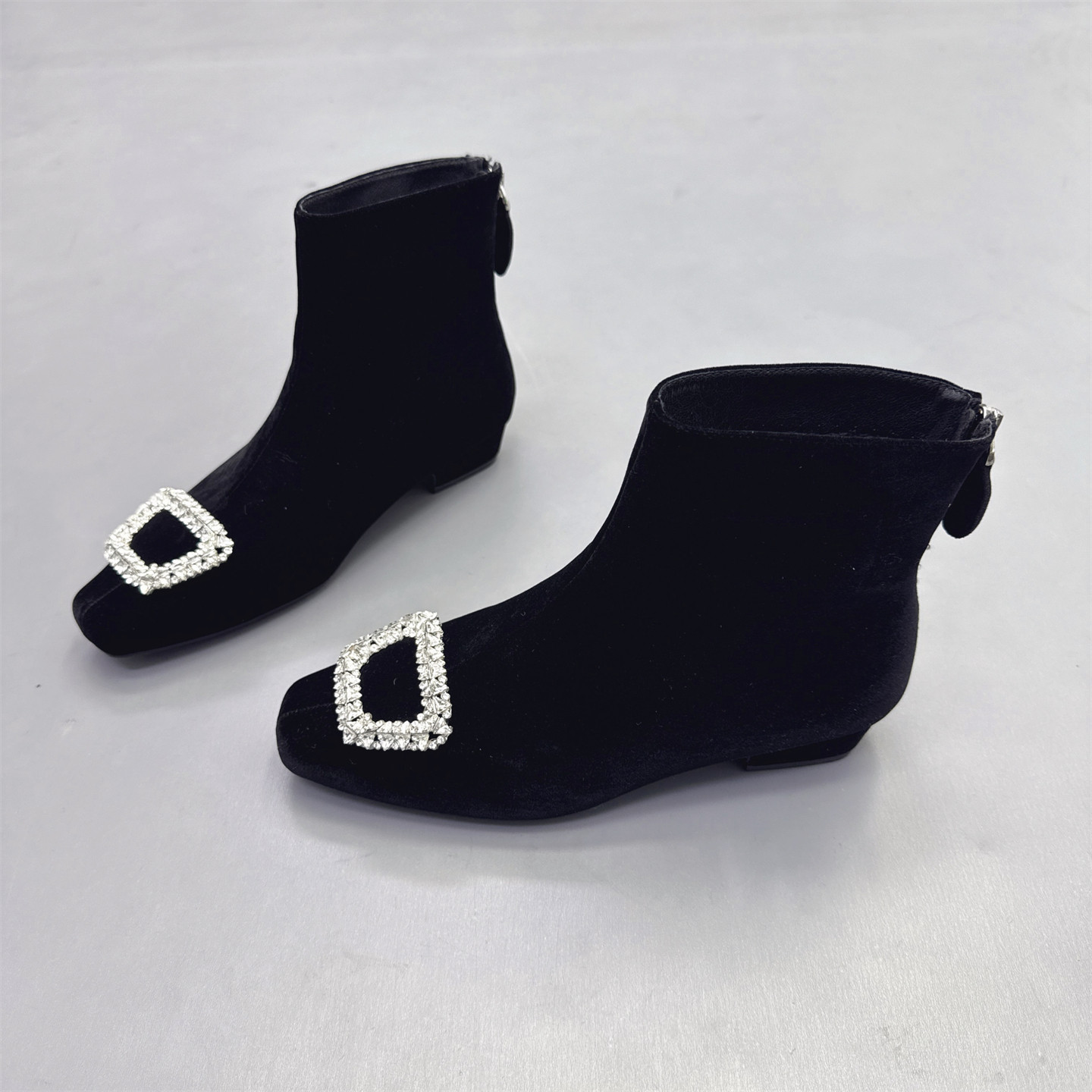 欧洲站粗跟加绒时尚短靴2025冬新款方头水钻马丁靴百搭显瘦女靴子