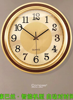 康巴丝2025新款黄铜挂钟客厅实木静音家用石英钟北欧时钟自动对时