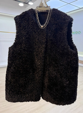 大码300斤松弛感皮毛一体马甲男