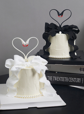 2.14情人节蛋糕装饰黑白天鹅摆件2026情侣告白生日丝带蝴蝶结插件
